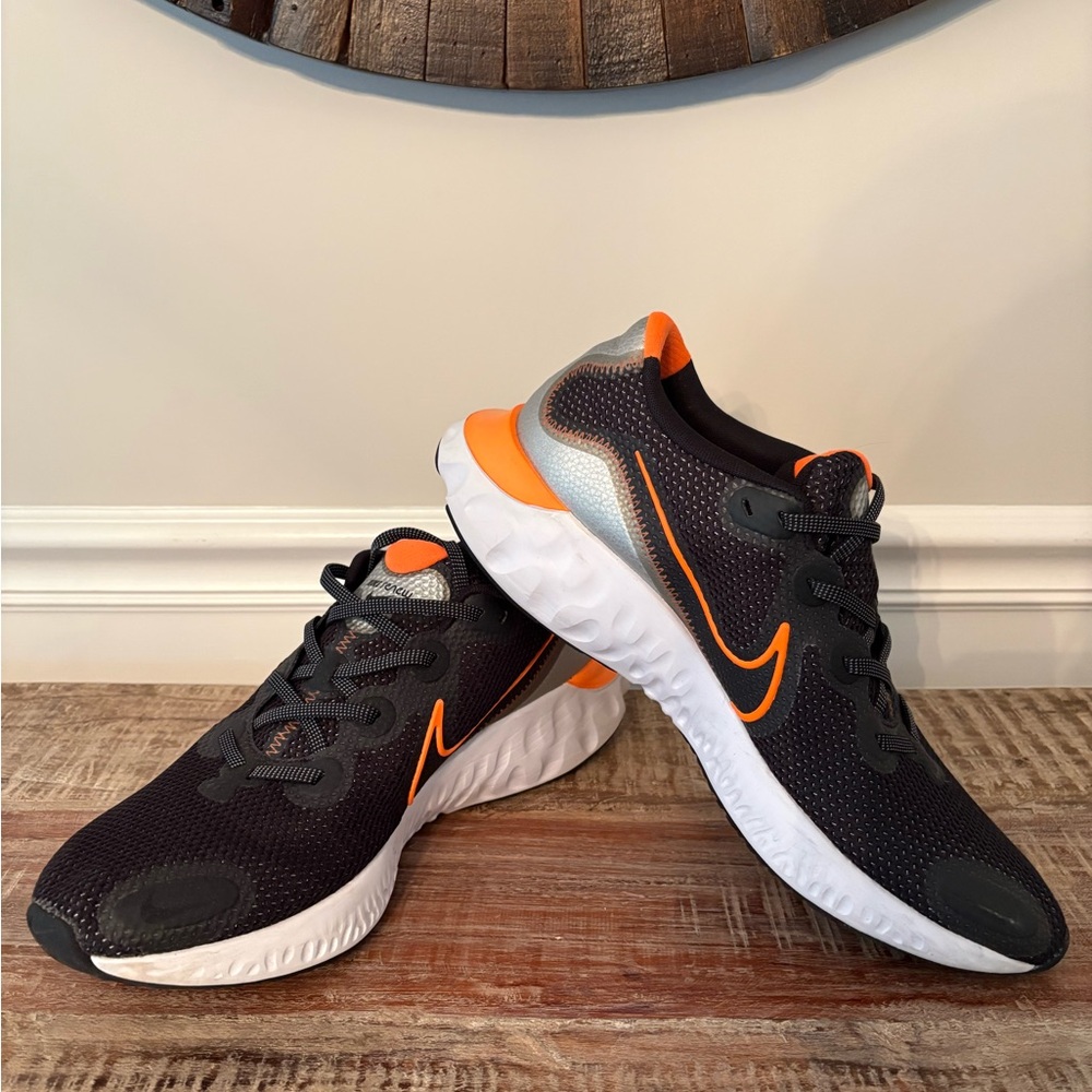 Nike Men's Black & Orange Lightweight Running Sneakers